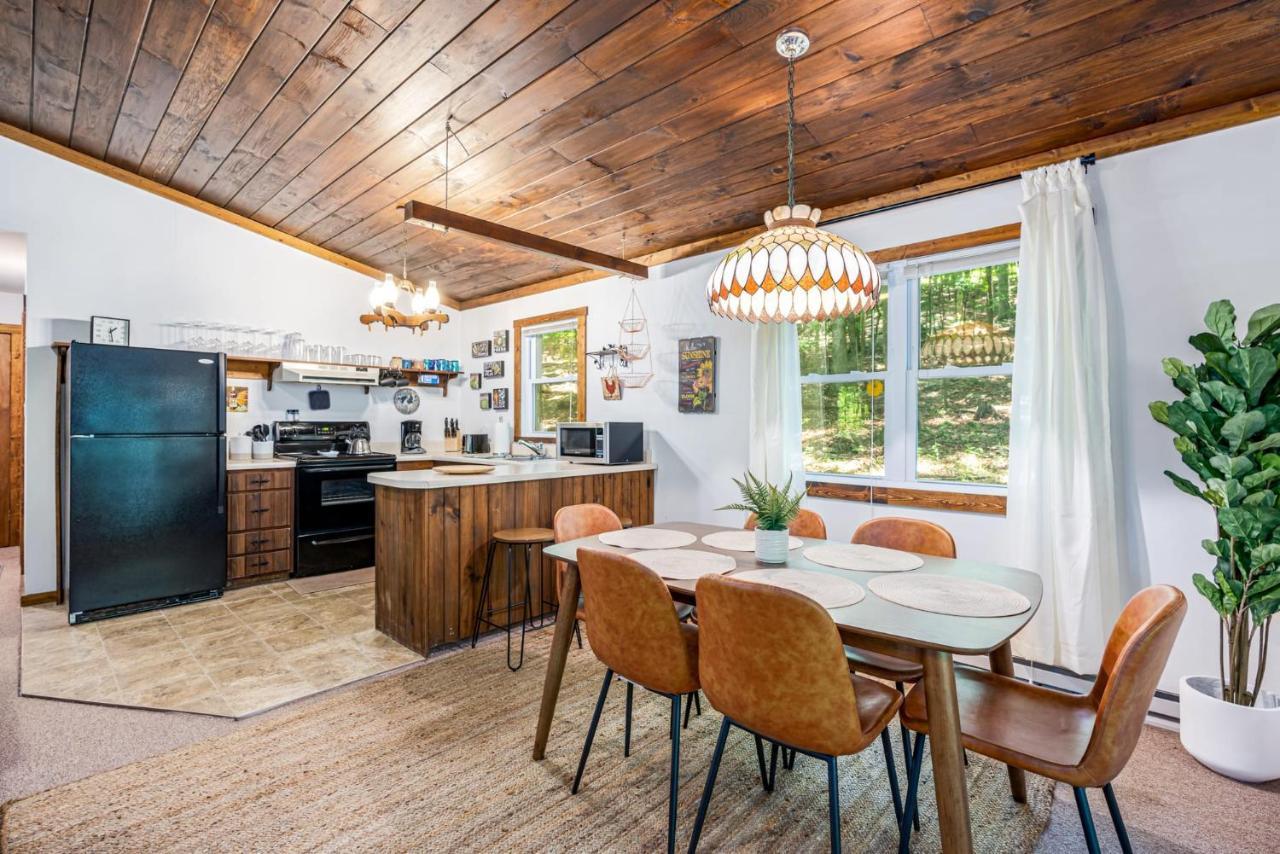 Secluded W Hot Tub, Fire Pit, Deck & Updated Wifi Great Cacapon Esterno foto