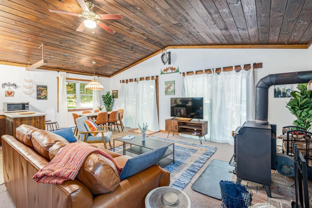 Secluded W Hot Tub, Fire Pit, Deck & Updated Wifi Great Cacapon Esterno foto