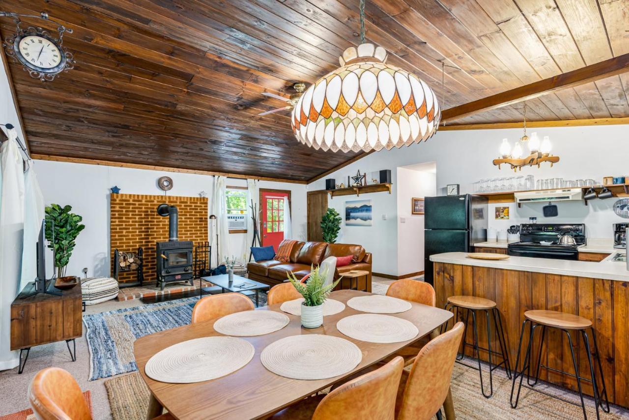 Secluded W Hot Tub, Fire Pit, Deck & Updated Wifi Great Cacapon Esterno foto