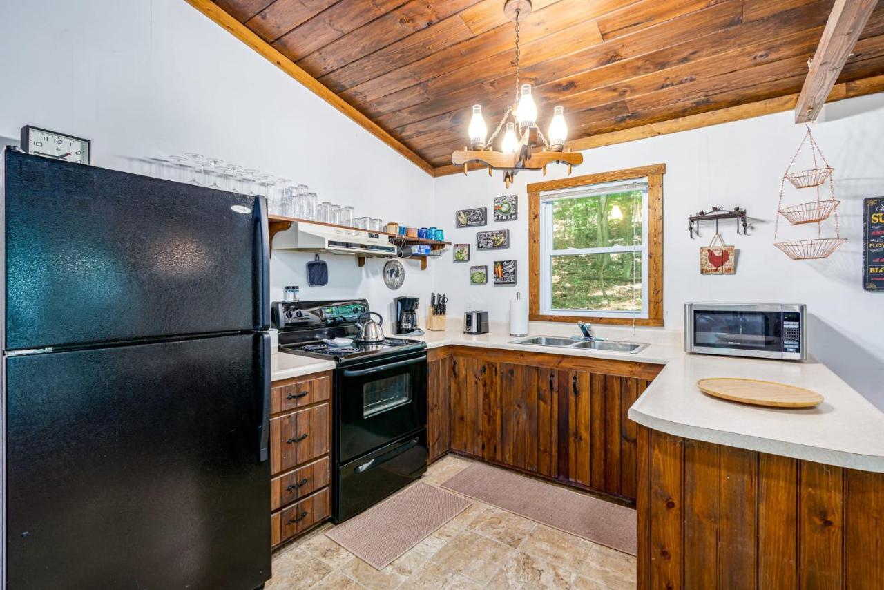 Secluded W Hot Tub, Fire Pit, Deck & Updated Wifi Great Cacapon Esterno foto