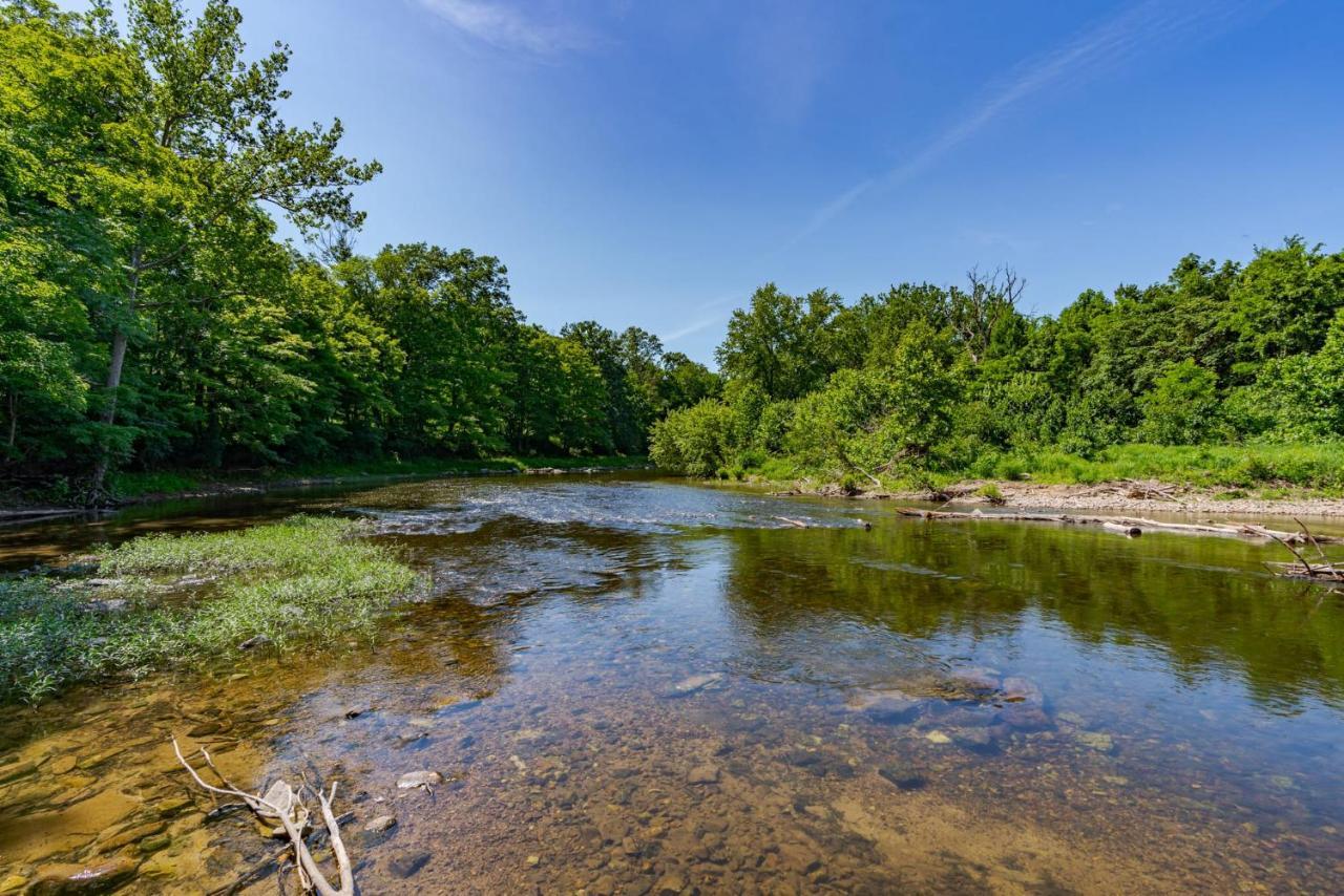 Secluded W Hot Tub, Fire Pit, Deck & Updated Wifi Great Cacapon Esterno foto