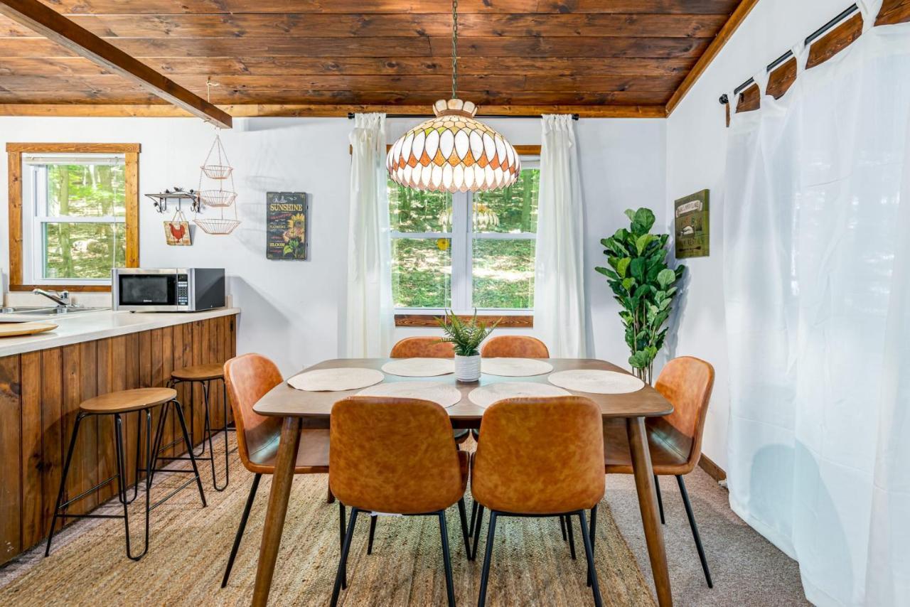 Secluded W Hot Tub, Fire Pit, Deck & Updated Wifi Great Cacapon Esterno foto