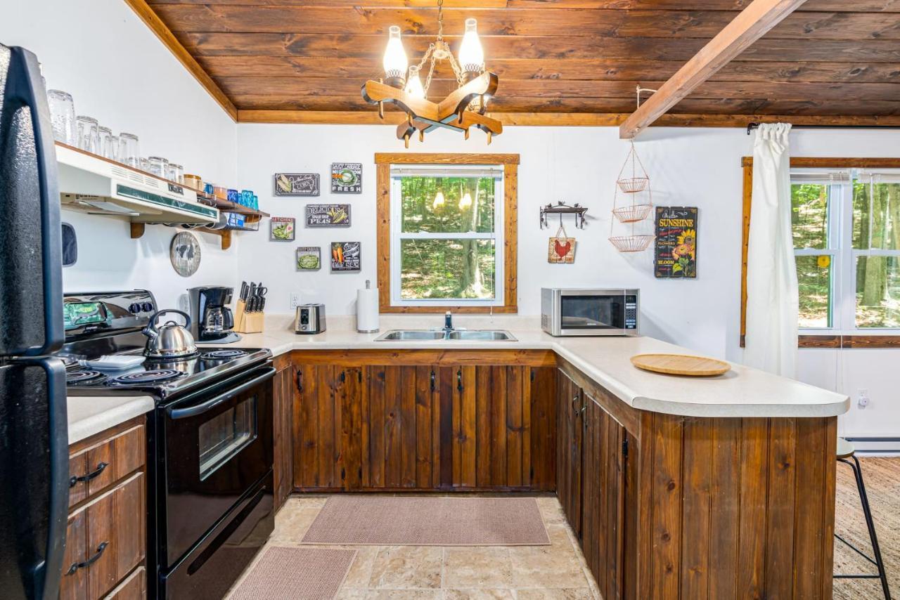 Secluded W Hot Tub, Fire Pit, Deck & Updated Wifi Great Cacapon Esterno foto