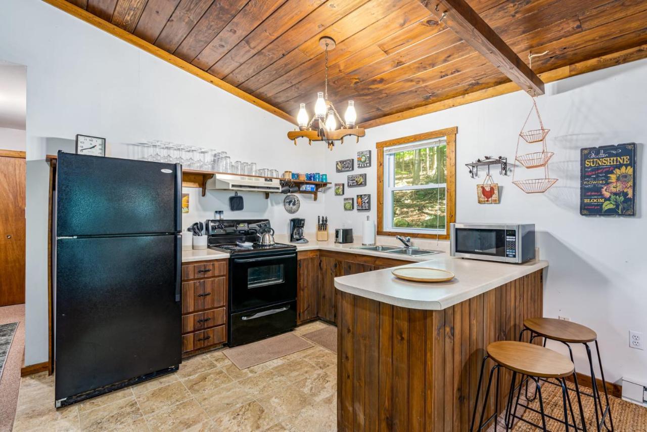 Secluded W Hot Tub, Fire Pit, Deck & Updated Wifi Great Cacapon Esterno foto