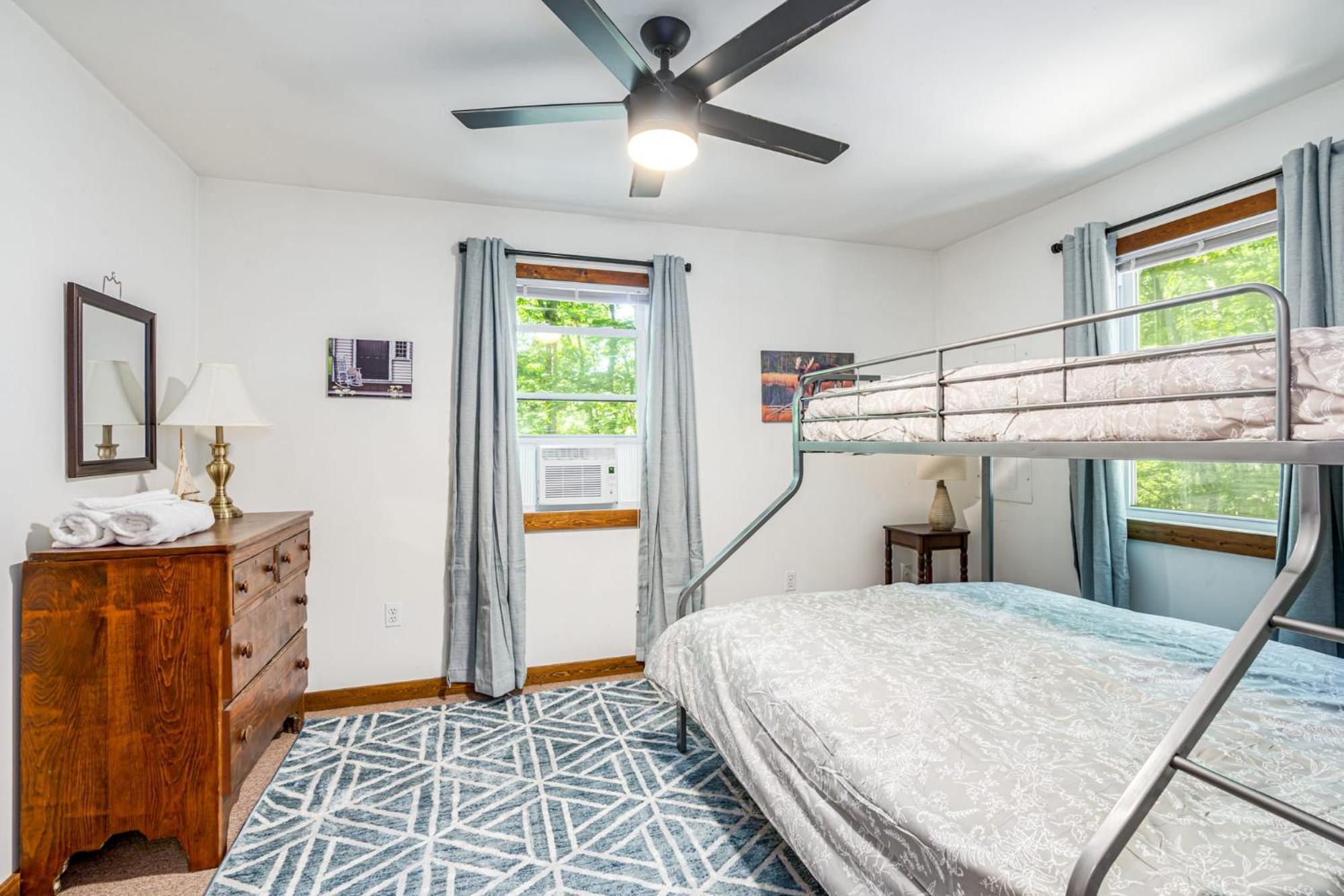 Secluded W Hot Tub, Fire Pit, Deck & Updated Wifi Great Cacapon Esterno foto