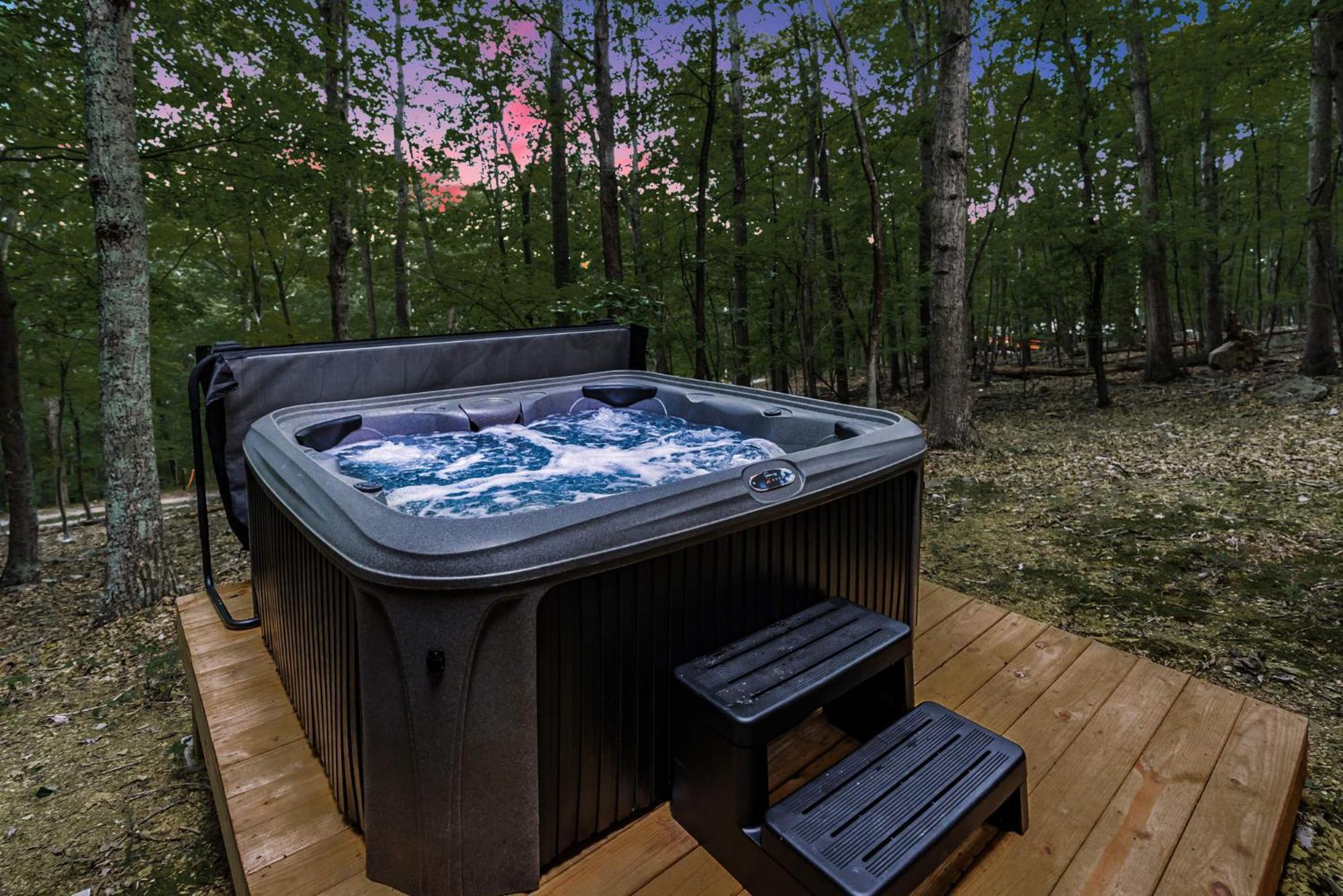 Secluded W Hot Tub, Fire Pit, Deck & Updated Wifi Great Cacapon Esterno foto