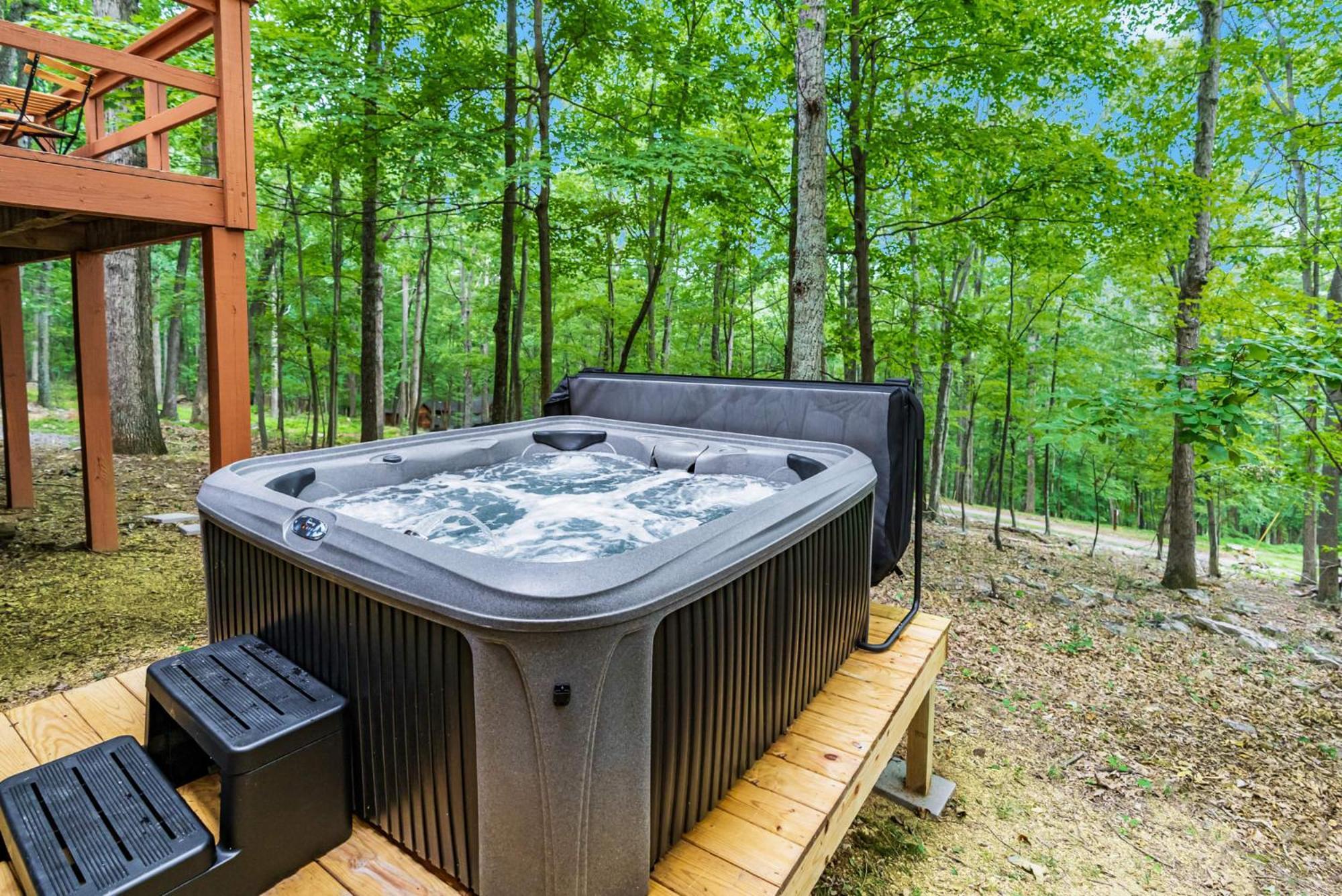 Secluded W Hot Tub, Fire Pit, Deck & Updated Wifi Great Cacapon Esterno foto